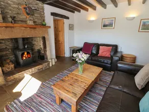 Children-friendly charming cottage with hot tub, terrace & garden | Pet-friendly - Image 3