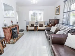 Cottage with garden - Image 3