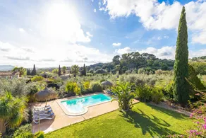 Ferienhaus mit Garten, Terrasse und Pool | Bergblick - Image 2