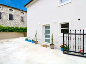 Wonderful holiday home with barbeque & terrace - Image 2