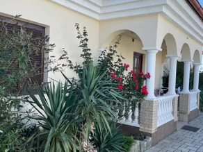 Apartment with garden - Image 2