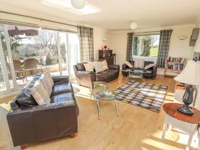 Child-friendly cottage with garden - Image 4