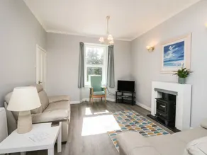 Cottage with garden - Image 3
