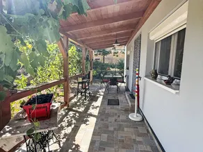 House with barbeque, terrace & garden - Image 3
