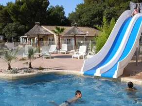 Außergewöhnliche Unterkunft mit Terrasse und beheiztem Pool - Image 2