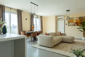 Merveilleux appartement adapté aux familles avec jacuzzi, piscine chauffée et terrasse | Vue ville | Avec animaux bienvenus - Image 2