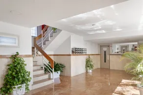 Appartement de vacances avec terrasse, piscine et jardin - Image 3