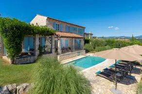 Villa with pool - Image 3
