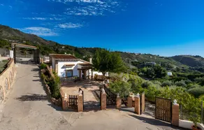 Country House 'Villa El Tejo' with Sea Views, Wi-Fi, and Air Conditioning - Image 5