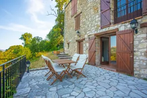 Flat with terrace, garden & BBQ | Mountain view - Image 2