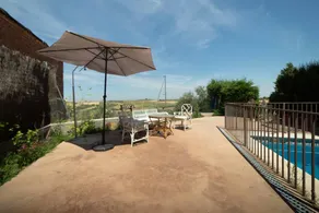 Rural house near Toledo with pool, olive groves, and mountain views - Image 4