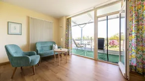 Apartment with pool - Image 3