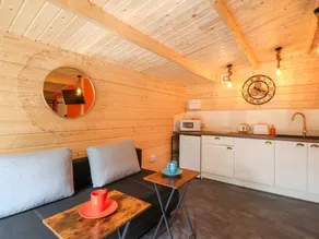 Cottage with garden - Image 4