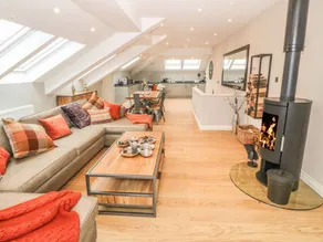 Family-friendly cottage with hot tub & garden | Beach view | Dogs allowed - Image 5