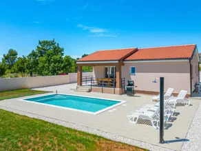 Casa con giardino, piscina privata e griglia - Image 2