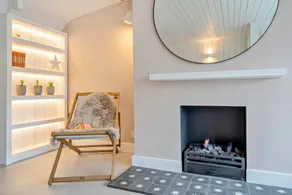 Chic Coastal Retreat - 5-min Stroll to Beach - Image 5