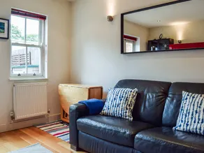 Family-oriented lovely cottage with garden | River view - Image 3
