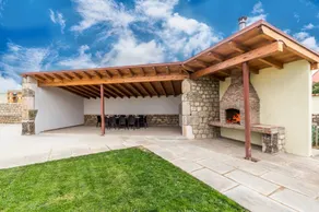 Villa mit Garten - Image 3
