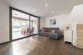 Spacieuse villa entièrement équipée avec jardin, terrasse et barbecue | À côté de la plage - Image 2