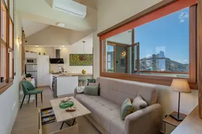 Maison avec internet haut débit, terrasse et piscine privée | Vue ville - Image 3