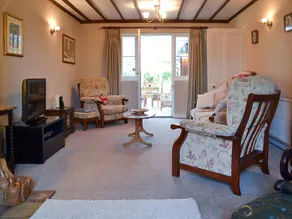 Cottage with garden & barbecue - Image 3
