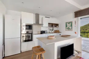 Apartment with terrace, garden & pool - Image 2