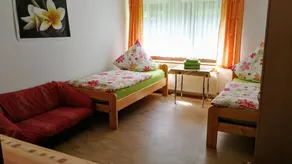 Nice holiday apartment with garden, terrace & barbecue | Garden view - Image 2
