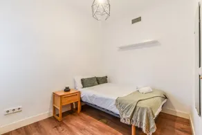 Apartment with terrace - Image 2