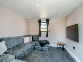 Cottage with barbecue, hot tub & garden - Image 3