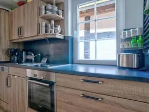 Holiday apartment with BBQ & garden - Image 3