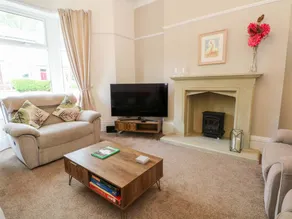Cottage with jacuzzi & garden - Image 4