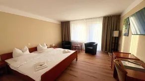 Apartment with terrace & garden - Image 2