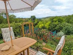 House with jacuzzi, terrace & garden - Image 4