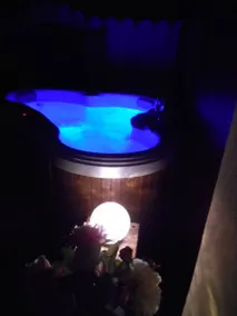 Attraente gîte adatto alle famiglie con idromassaggio, giardino e terrazza | Vista sulla piscina - Image 3