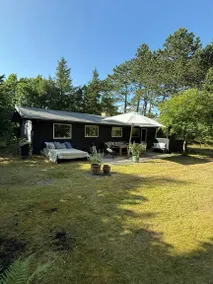 Holiday home with garden, barbeque & terrace - Image 2