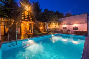 Family-friendly wonderful villa with private pool, BBQ & garden - Image 2