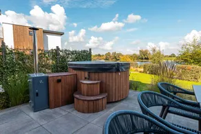 Luxusvilla mit 5 Schlafzimmern, 3 Badezimmern, Klimaanlage, Whirlpool und privater Sauna am Wasser. - Image 3