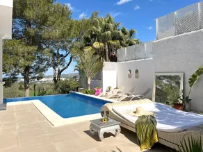 Maison entièrement équipée avec piscine privée, barbecue et jardin | Vue montagne | Avec animaux bienvenus - Image 4
