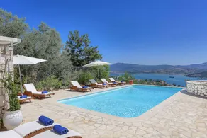 Fully equipped villa with garden, terrace & private pool - Image 3