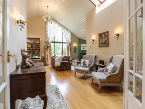 Cottage with garden - Image 2