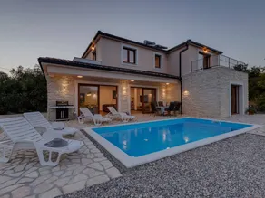 Holiday home with barbeque, garden & private pool | Mountain view | Dogs allowed - Image 3