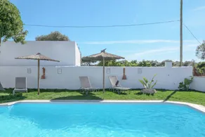 House with BBQ, fast internet & private pool | Garden view - Image 3