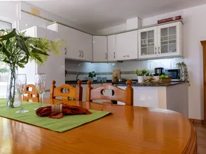 Holiday home with garden, private pool & BBQ - Image 3