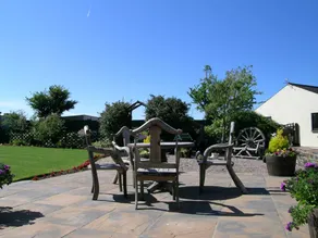 Cottage with terrace, hot tub & garden - Image 2