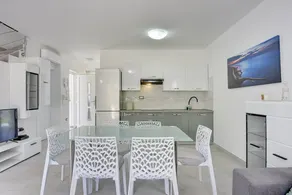 Fully equipped holiday home with terrace & pool - Image 5