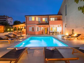 Casa con terraza, jardín y piscina privada - Image 5