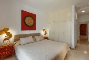 Encantadora villa apta para familias con terraza, jardín y piscina privada - Image 4