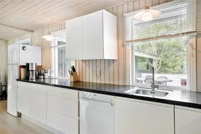 Holiday home with barbecue, jacuzzi & terrace - Image 5