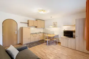 Familienorientiertes Apartment mit Grill, Terrasse und Garten | Stadtblick | Skifahren in der Nähe | Haustierfreundlich - Image 4