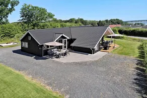 Children-friendly holiday home with BBQ, jacuzzi & sauna | Sea view - Image 2